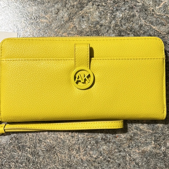 NWT Anne Klein Slim Zip Wallet, AK Coated Hardware & Detachable Wristlet in Lime - Picture 2 of 9